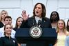 Kamala Harris beskylder Trump for at ville skrue tiden tilbage og fratage amerikanere hårdt tilkæmpede rettigheder. Foto: Brendan Smialowski/AFP