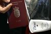 Flyrejsende i Europa vil fra årsskiftet få lempet reglerne for, hvad de må tage med i håndbagagen.