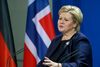 Erna Solberg, Norges statsminister, kunne ikke lade være med at tjekke op på sine pokémons under en debat i Stortingssalen. Arkivfoto.