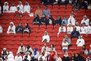 Fodboldkulturen er ved at blive kvalt af pengeforstoppelse, og dens styrende organer er fortjent kommet i skudlinjen i Qatar.
