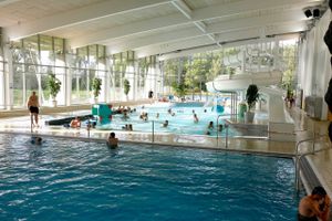 Som følge af stagnerede energipriser hæver svømmehallerne i Horsens Kommune nu vandtemperaturen med to grader. 