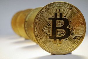 Et par i USA anklages for at forsøge at hvidvaske bitcoins, der blev stjålet under et hackerangreb i 2016.