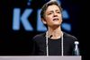Økonomi- og indenrigs minister Margrethe Vestager (R) varslede lønforhøjelse til landets 2.500 menige byrådsmedlemmer, da hun talte på KL-mødet i Aalborg. Foto: René Schütze