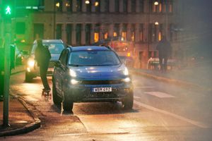 Det er nu muligt både at leje, lease og købe SUV’en Lynk & Co 01 herhjemme. Plug-in-hybriden med Volvo-teknik kommer nemlig til Danmark ad flere kanaler.