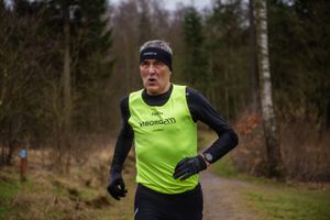 Trods sine 70 år løber Laurids Jakobsen fra Viborg stadig i tider, som mange betydeligt yngre mennesker vil misunde ham. Se, hvordan han træner for at holde sig i form.
