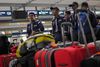 Malaysiske eksperter i flystyrt ventede tidligt fredag ved checkin-skranken i Kuala Lumpurs internationale lufthavn i Sepang. De var på vej til ulykkesstedet i det østlige Ukraine, hvor Malaysia Airlines-flyet MH17 styrtede ned torsdag. Flyet medbragte 298 passagerer og besætningsmedlemmer, som alle omkom, da flyet blev skudt ned. Foto: AP