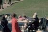 De fleste amerikanere, der levede i 1963, kan huske præcis, hvor de var, da de hørte nyheden om attentatet mod John F. Kennedy. Billedet viser selve øjeblikket hvor Kennedy bliver ramt.