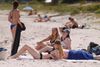 Noget af det mest undervurderede ved sommeren – og livet generelt – er gentagelsen. At gå ad samme sti til stranden hver eftermiddag, hilse på den samme måge, vælge præcis den samme is på skiltet, fange de samme krabber i strandkanten, hvis man er velsignet med små børns selskab. Foto: Anders Brohus/Ritzau Scanpix
