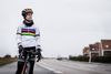 Amalie Dideriksen er som regerende verdensmester i landevejscykling indehaver af den ikoniske regnbuefarvede trøje. Foto: Rune Aarestrup Pedersen