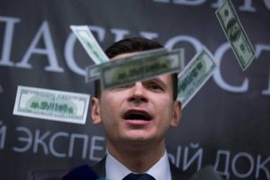 En provokatør kastede falske dollar-sedler efter oppositionslederen Ilja Jasjin for at beskylde ham for at vælre købt af Vesten. Foto: Alexander Zemlianichenko/AP