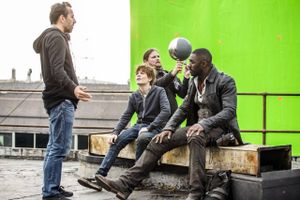 Nikolaj Arcel, der her se med bl.a. Tom Taylor og Idris Elba under optagelserne af ”The Dark Tower”, har fået lov at sætte sit eget hold, så han har kunnet tilknytte manuskriptforfatter Anders Thomas Jensen og fotograf Rasmus Videbæk. Arkivfoto: AP