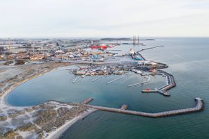 Hvornår er der et bestyrelsesmedlem i Aarhus Havn, der gør havnedirektøren opmærksom på, at det faktisk er muligt at samarbejde med andre havne?