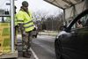 Regeringen opfandt sidste år en kadetuddannelse for at aflaste politiet med grænsebevogtningen. De første kadetter er nu uddannet - men de må ikke arbejde, og flere søger derfor væk fra ordensmagten. Foto: Gregers Tycho