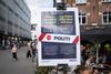 Derfor blev der fredag iværksat en række politiske tiltag for at bremse smitten. Aarhusianerne er bl.a. blevet påbudt at bære mundbind i den offentlige transport, arbejde hjemmefra i videst mulige omfang og udskydelse af sociale arrangementer. Foto: Bo Amstrup/Ritzau Scanpix