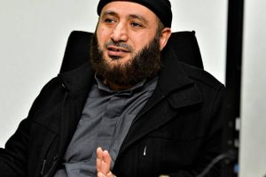 Oussama El-Saadi, formand for Grimhøjmoskéen, var selv ude i et stormvejr, da han heppede på Islamisk Stat og kaldte en dansk selvmordsbomber for en martyr og en helt. Arkivfoto.
