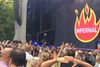 »Så kender vi Lina igen,« som det lød fra en kvindelig tilskuer, da Lina Rafn indtog scenen i en lårkortkjole under Infernals koncert på Smukfest fredag aften. Foto: Morten Kammersgaard.