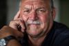 Arne Juhl, 60 år, bliver stadig genkendt for sin medvirken i Socialdemokratiets kampagne om tidlig folkepension. Nogle roser ham, andre fortæller ham, at de ikke tror på, at valgløftet bliver indfriet. Foto: Joachim Ladefoged