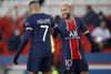 Neymar og Kylian Mbappe fejrer en scoring i onsdagens kamp mod Basaksehir i Champions League. Foto: Charles Platiau/Reuters