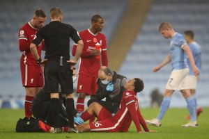 Mindre klubber i Premier League vil ikke genindføre fem udskiftninger i kampene, som topholdene ønsker.