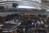 Tusindvis af passagerer fik lørdag aflyst deres fly, da British Airways oplevede et større it-nedbrud. Flyselskabet er ved at være på vingerne igen. Foto: Emily Puddifer via AP.