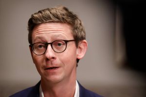Til stor forbløffelse for S-ordførere støtter Venstre et borgerforslag om hurtig rigsret mod statsministeren.