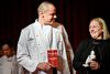 Danmark fik i alt tre nye Michelin-stjerner i aften. Her er det ejerne af MeMu, der er på scenen for at modtage deres første Michelin-stjerne. Foto: Philip Davali