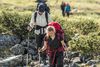 Her vandrer to deltagere af Fjällräven Classic afsted på Kungsleden i Nordsverige.