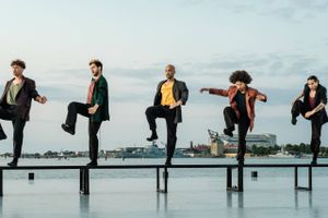 Dansk Danseteater er tilbage med konceptet ”Copenhagen Summer Dance” på Ofelia Plads, der kombinerer moderne dans med mondæne omgivelser.