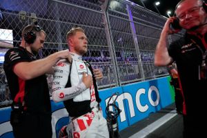 Haas har forbedret sig, mener Kevin Magnussen, efter at han søndag scorede årets første point.