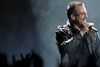 Bono var energibundtet, da U2 havde premiere på en verdensturné, der i første omgang går forbi Danmark. Nærmeste koncerter er i Sverige og Tyskland. Foto: Manu Fernandez/AP