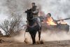 "12 Strong" har Chris Hemsworth i en veltrænet hovedrolle. Foto: Nordisk Film
