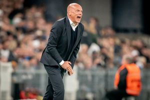AGF har passeret halvvejsmærket i Superligaens grundspil, og derfor spurgte Jyllands-Posten en ekspert, om han kunne få øje på, hvilket spillemæssigt udtryk AGF har under Uwe Rösler.