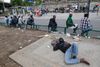 Den franske regering vil fremover levere drikkevand til migranter i Calais, lover landets indenrigsminister efter kritik og en ny afgørelse. Foto: Michel Euler