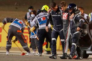Romain Grosjean fik selv kæmpet sig ud af den brændende bil. Foto: Hamad I Mohammed/AFP