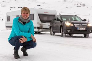 »Spring ud i vintercamping. Det er både hyggeligt og en god måde at udnytte investeringen i en campingvogn på.« Sådan lyder rådet fra Anne-Vibeke Isaksen, der har mange års erfaring med sne og camping. Her er hun i Hallingdal i Norge. Foto: DCU