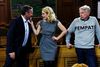 Allerede på valgaftenen var der venlig kontakt mellem Liberal Alliance og Enhedslisten. Uffe Elbæk (Alt) ser til, mens Anders Samuelsen og Johanne Schmidt-Nielsen taler sammen før parti lederrunden efter valget. Foto: Casper Dalhoff