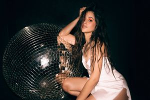 Camila Cabello viser, at hun er en af tidens bedste popvokalister, og det er umuligt at sidde stille til hendes nye album.