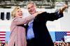 Tim Kaine taler spansk, og det har ifølge amerikanske medier været medvirkende, at Hillary Clinton har valgt ham som vicepræsidentkandidat. Foto: Andrew Harnik/AP