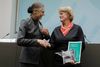 Ingeborg Berggreen-Merkel, leder af den tyske taskforce, afleverede torsdag en rapport til Tysklands kulturminister, Monika Gruetters. Rapporten får en hård medfart i medierne. Foto: Markus Schreiber/AP