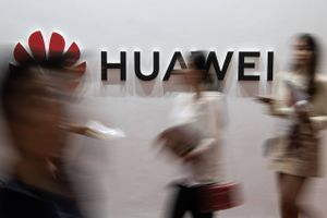 USA pressede Huawei ud af en aftale om et nyt kommunikationssystem. Ekspert og analytiker kobler sagen sammen med den storpolitiske armlægning mellem Kina og USA, der lige nu finder sted om 5G på Færøerne. 