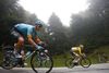 Jakob Fuglsang skal fra næste sæson køre på hold med Chris Froome (gul trøje). Arkivfoto: Peter Dejong/Ritzau Scanpix