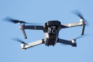 De franske myndigheder har i strid med loven brugt droner til at overvåge, om folket overholdt udgangsforbud.