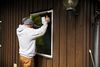 Dyre varmeregninger, træk ved vinduerne og kolde fødder er et tilbagevendende problem for tusindvis af danskere. Arkivfoto: Torben Klint