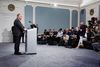 De Konservative risikerer at blive gjort ansvarlig for et nyt Folketingsvalg, hvis ikke de trækker deres kritik af Eva Kjer Hansen tilbage, mener Jyllands-Postens politiske analytiker.