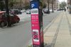 Betal for parkering via mobilen, opfordres vi på de officielle betalingsstandere. Smart eller ej? Vi har testet systemet og konkluderer: Ja, det er smart, men det koster så også 49 kr. om måneden eller et gebyr pr. gang at benytte denne mulighed. Foto: Frederik Thorstensen