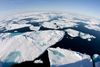 Inden for et til to år vil så meget havis være smeltet i det Arktiske Hav, at man ifølge en af verdens førende Arktis-forskere frit kan sejle over Nordpolen til den anden side af Jorden. Foto: AP