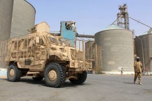 På billedet ses et pansret køretøj af modellen "MRAP" fra Navistar. Det er blandt andet denne model, der er havnet hos al-Qaeda-orienterede grupper imod aftaler med USA.  Foto: Saleh Al-OBEIDI / AFP