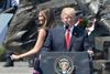 Da Donald Trump i 2017 besøgte Polen, blev han og hustruen Melania hyldet af mængden i Warszawa. Og polakkerne vil gerne fortsætte som Washingtons europæiske kæledægger. Foto: Alik Keplicz/AP