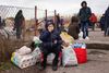 Ukrainere flygter bl.a. over grænsen til Polen ved den lille grænseby Medyka. En ukrainsk dreng børstetænder efter at have passeret grænsen til Polen. Foto: Gregers Tycho
