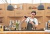 Martin Aakjær er barchef i Njord Gin Club på Northside og her i gang med en pistachio sloe gin fizz. Foto: Stine Rasmussen.
